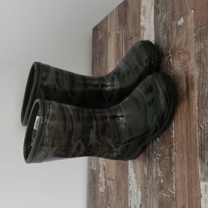 Carters boys camo boots size 8
